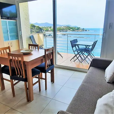 Con Vistas Al Mar, Se Admiten Mascotas Y Aparcamiento En - Es-170-15 Llançà